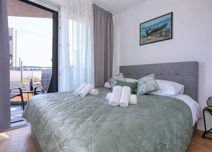 Apartment With Private Garden