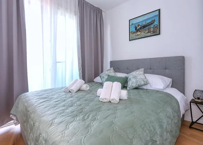 Apartment With Private Garden