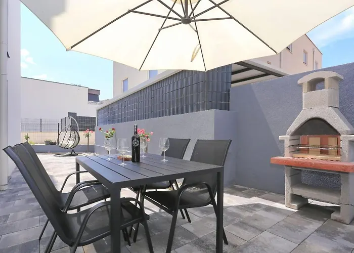 Apartment With Private Garden