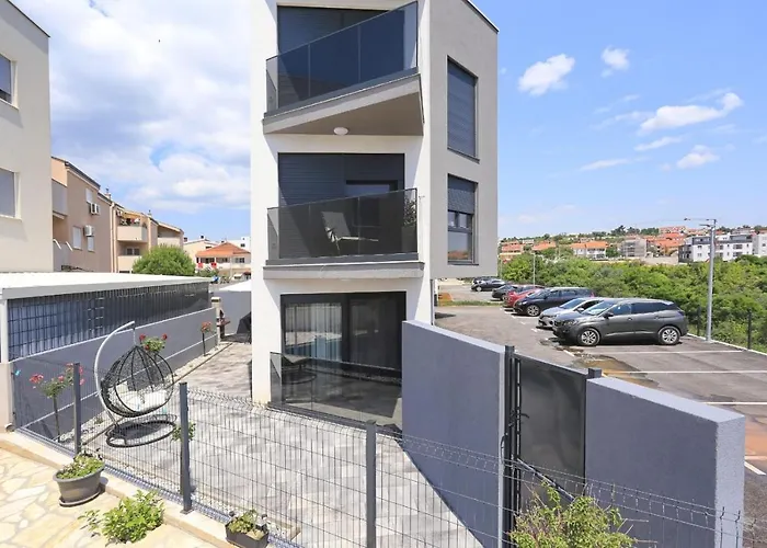 Apartment With Private Garden