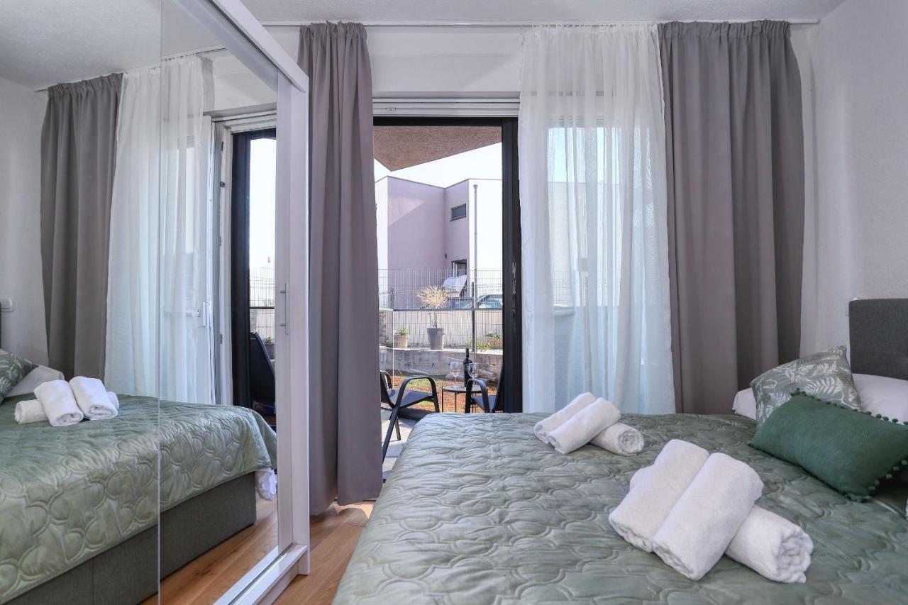 Apartment With Private Garden *