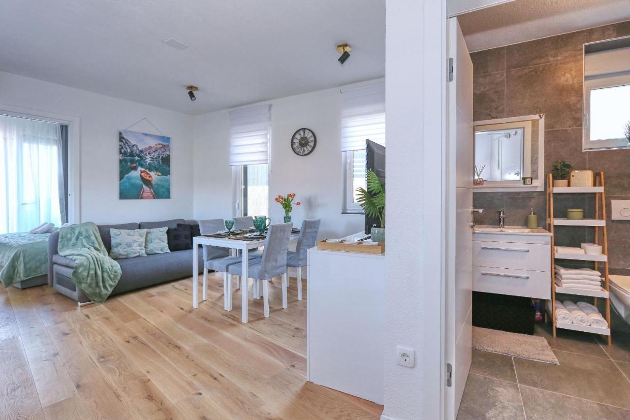 Garden Apartment *