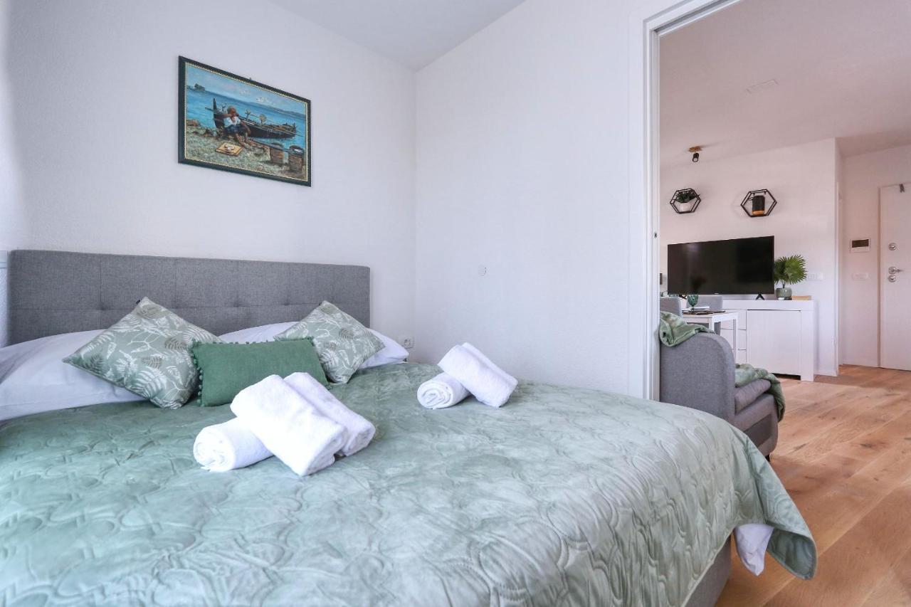 Apartmán Apartment With Private Garden *
