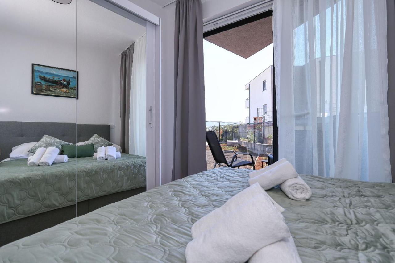Garden Apartment *