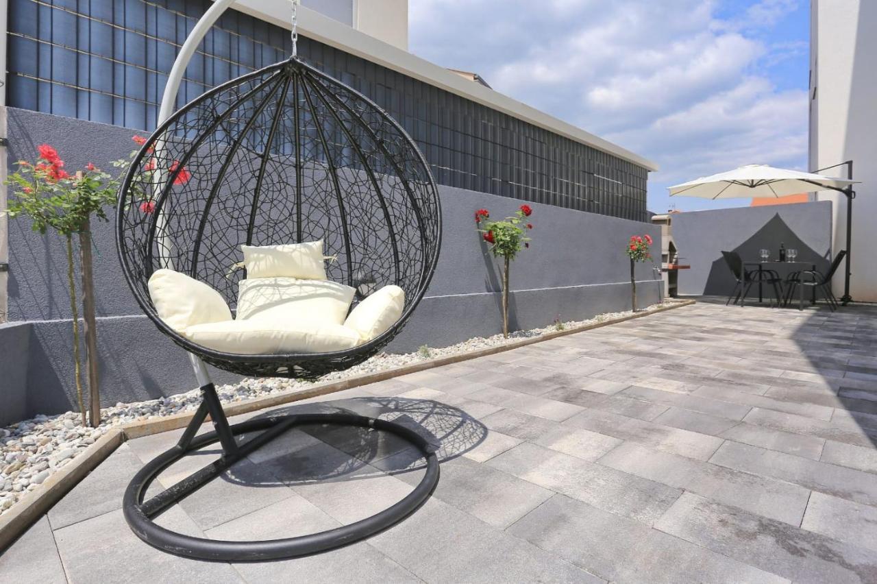Apartment With Private Garden Zadar
