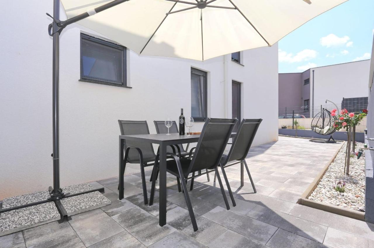 Apartment With Private Garden *